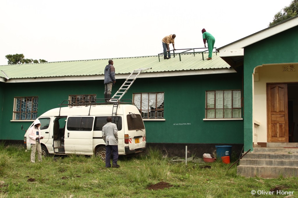 Die Solarenergieanlage wird angebracht